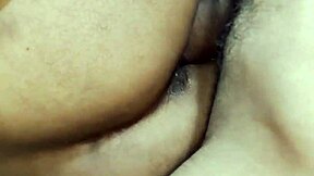 Petite amie hindi outdoor se fait baiser la chatte brutalement par son mec