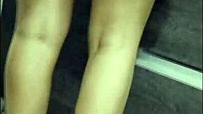 En iyi arkadaşımın annesini büyük fışkıran kıçıyla dövüyorum