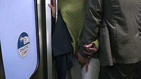 Házas nő vonatban ~Megtapogatott ötvenéves anya~ Makiko Tsurukawa