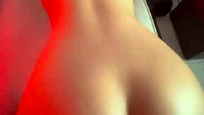 Duboki udarci pune moju tesnu 18+ pičku preko granica