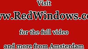 Ebony holland turista meghajolva kutyapózban segg akcióra