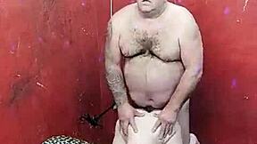 Ber den muskuløse bodybuilderens stesønn alltid om varm sæd i ræva?