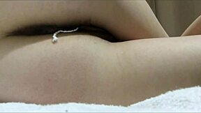 por que a buceta molhada dela pulsa com absorvente dentro? orgasmo close-up real!