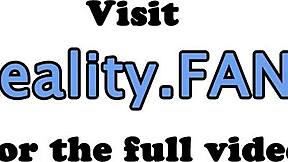 Glamcore milf i hæle cuckolder sin mand med en stor sort pik i denne reality scene