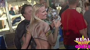 Aku gila sama cewek jalang nge-flash di jalanan Fantasy Fest, liar banget!