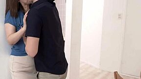 Chisato cantik nikmatin ciuman sensual dan seks impregnasi berkeringat