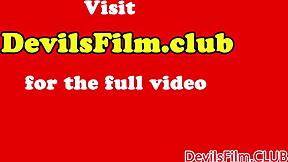 Баба с лизнутой киской получает тугую жопку трахнутой в классном анальном действе