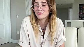 我骑最好朋友的鸡巴，女上位姿势