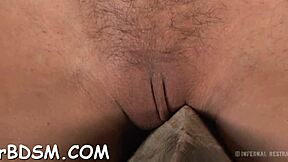 Jag älskar att stoppa den här söta tjejen med en hård leksak. ren skitig lek!