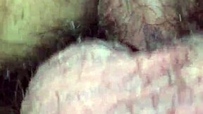 Doggy style dengan membungkuk dan bibir memek besar