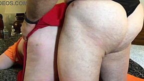 Гилф Велма Динкли подходит близко и грязно в догги стиле костюме