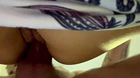 Ik trok de pyjama van mijn buurvrouw naar beneden en stak mijn hele lul erin?