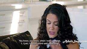 Tunnen intohimon kun Alexis Tae syö Penny Barberin mehukkaassa tyttö tyttöä vastaan sessiossa isot tissit mukana