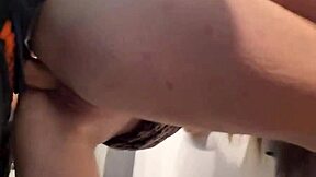 Hej, jebali smo v garderobi, ne da bi nas ujeli! Jebanje v garderobi