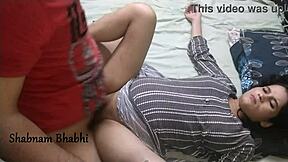 واو، ربة منزل هندية تأخذ شرج خشن لكريم باي مبلل!