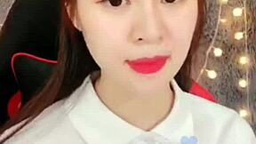Вау, эта сексуальная корейская девчонка на вебкамере - чистый огонь на Uplive