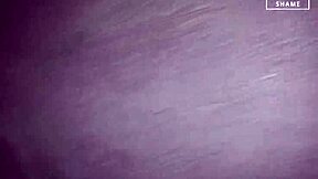 Miro a zorras calientes chupar pollas duras