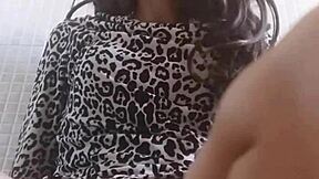 Tvoje nevlastní matka, trochu děvka, nemůže odolat tvému tvrdému ptáku v roleplay