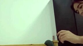 Elle demande : Veux-tu m'attacher et me faire jouir ?