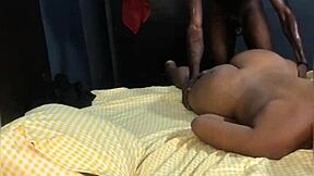 Otkrij intenzivne emocije u ovoj pornografskoj glumici iza scene ejakulacije