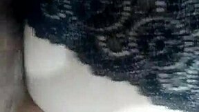 Amatérska vysokoškolská prostitútka dostáva buchanie veľkého zadku a pičky až k orgazmu s facialom