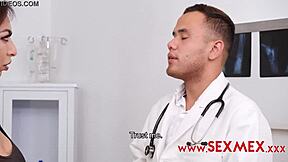 Kari cachonda παίρνει το φάρμακό της με αυτά τα μεγάλα στήθη, ουάου! 😍