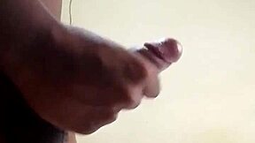 شوف إزاي خلفت زب حبيبي الوحش بعد جلسة جنسية عنيفة، مقارنة مع لعبي المنفرد.