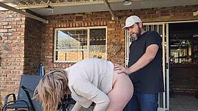 Взаимная игра на улице с женой соседа кончается горячим креампаи