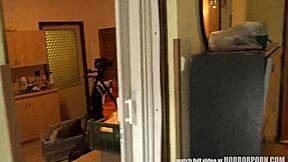 Horrorporn vihjaa kinkkiseen seksiin vääristyneissä perhepeleissä