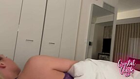 Stepmom Bisik, Bagi Kasur Hotel Aku Sepanjang Weekend, Ya?