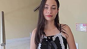 แม่บ้านบ้านฉันถอดกระโปรงสั้น เย็ดฉันแรง และฝันอยากเป็นแฟนฉัน