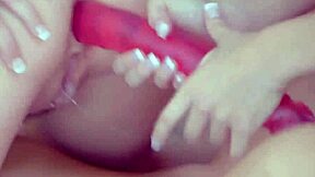 Smala änglar blir impalerade på hård kuk för intensiv orgasm