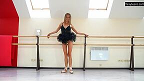 Elza Nagyi hämmästyttää alasti voimistelulla toisessa villissä näytöksessä