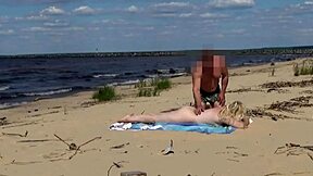 Большая жопа мамаши берет все на пляже
