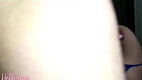 Plavuša sa analnim čepom divlja