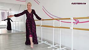 Что делает гимнастику Анны Сигаргас на диване такой невиданной?