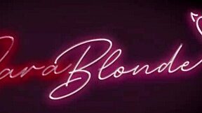 أختي غير الشقيقة رأتني أضرب ذكري وعلمتّني مهارات النيك الألفا مع سارا بلوند.