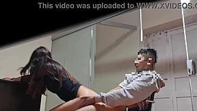 Mengintip sekretaris fakultas UNAM seksi di rok mini ketat