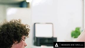 Da li bi napaljena tinejdžerka Melody Marks rizikovala tajni seks u kancelariji sa kolegom?