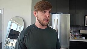 性感丰满室友要求用性爱抵房租 Paige Steele