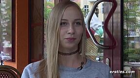 Sirena von Ersties packt immer ein Spielzeug für ihre Reisen ein, bereit zum Spielen?