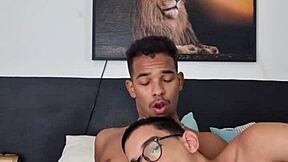 Branquelo m-a chemat să studiem și a luat pula neagră în cur!