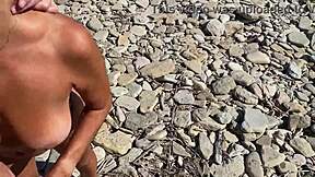 Hast du schon mal POV Doggystyle mit der Mutter eines Freundes am Strand probiert?