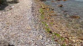 Losowy facet pieprzy mnie na plaży