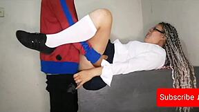 Kamera elkapja a tanárt és diákot osztálytermi akcióban, mexikói colegiala cserél szívességeket jegyekért