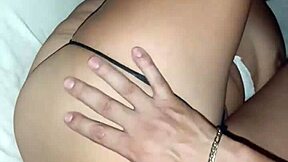 Belle-sœur remplit le pari après la fête et finit par jouir dedans