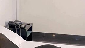 Am întâlnit un străin pe drum mă duce și-i plătesc cu sex futând toată noaptea