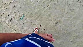 Handjob Jalanan Berisiko dengan Gadis Merah Cantik Tertangkap Onani