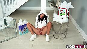 Jóvenes cachondas exploran coños mojados en invierno nevado