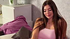 Elhiszed, hogyan pusztítjuk ezt a csinos fiatal 18+ tetovált lány szűk segglyukát kutya módra?